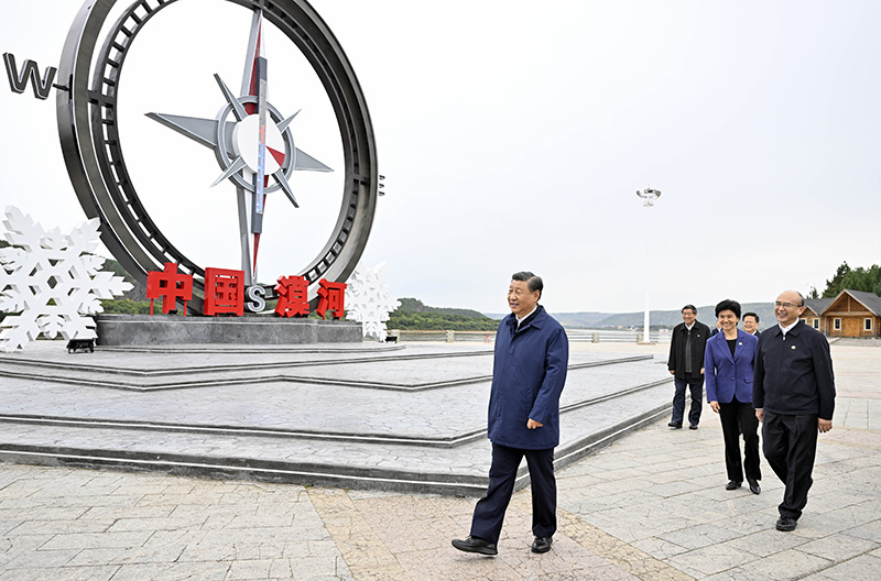 9月6日至8日，中共中央總書(shū)記、國(guó)家主席、中央軍委主席習(xí)近平在黑龍江考察。這是6日下午，習(xí)近平在大興安嶺地區(qū)漠河市北極村考察。